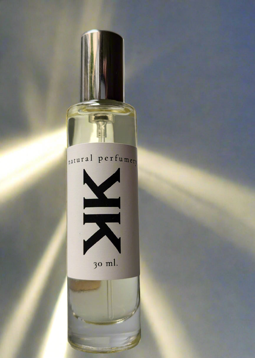 AURA Eau de Parfum